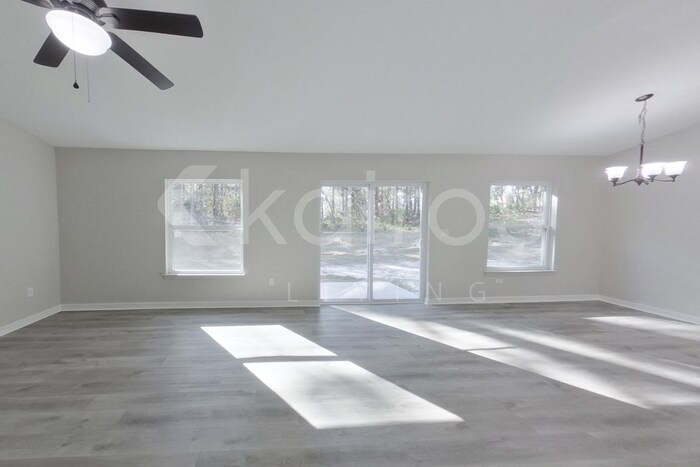 Building Photo - 820 Marion Oaks Manor