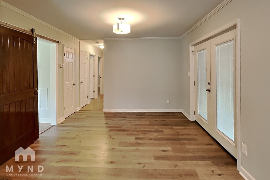 Building Photo - 6143 Castle Ct