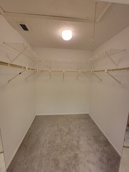 Building Photo - 4863 Village Gardens Dr