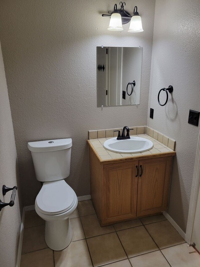 Building Photo - Beautiful 3 bedroom/2 Bath Home!