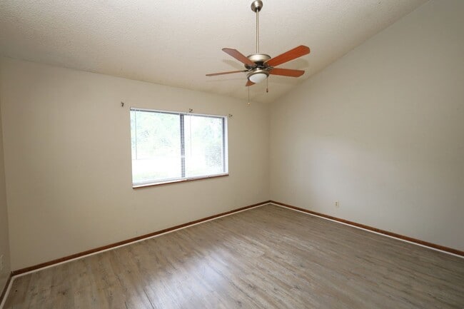 Building Photo - 1307 Baytree Dr