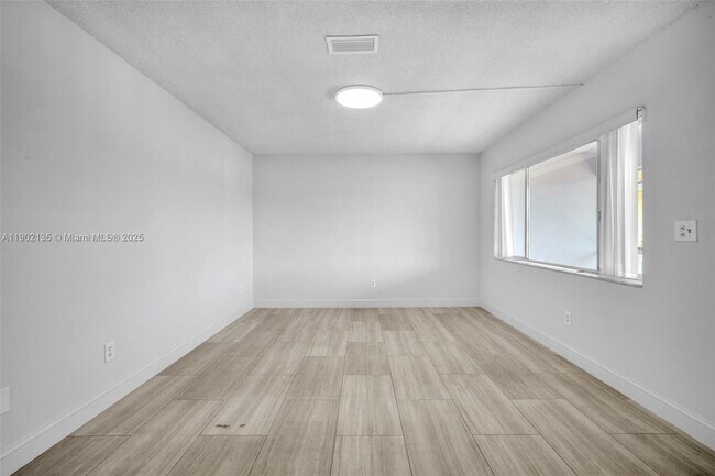 Building Photo - 2101 NE 68th St
