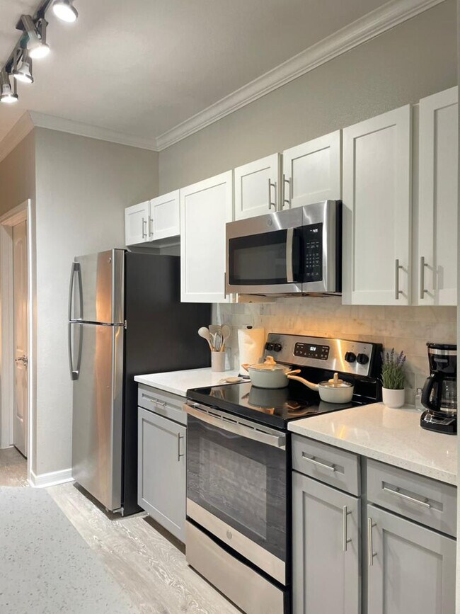 Building Photo - 10333 Research Forest Dr