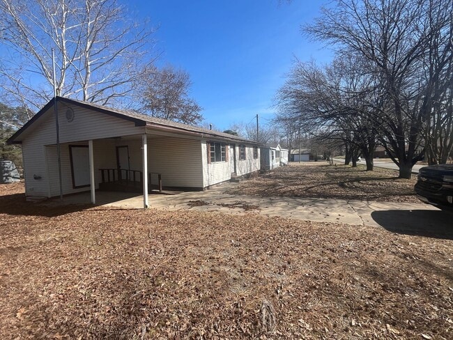 Building Photo - bed 1.5 Bath in Ward