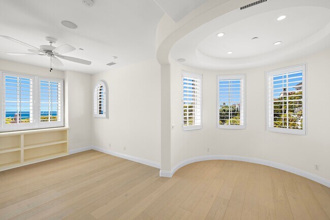 Building Photo - 150 Sidney Bay Dr
