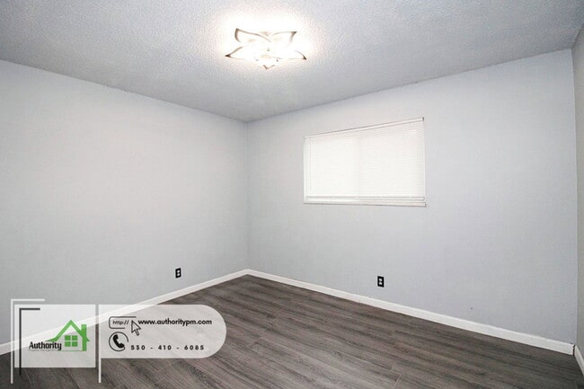 Building Photo - 2082 Martian Way