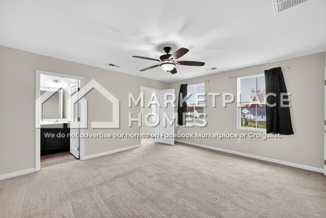 Building Photo - 807 Sun Vly Wy