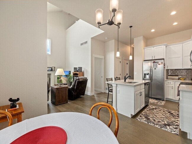 Building Photo - 3-Bedroom 2.5-Bath Townhome Loveland, CO!