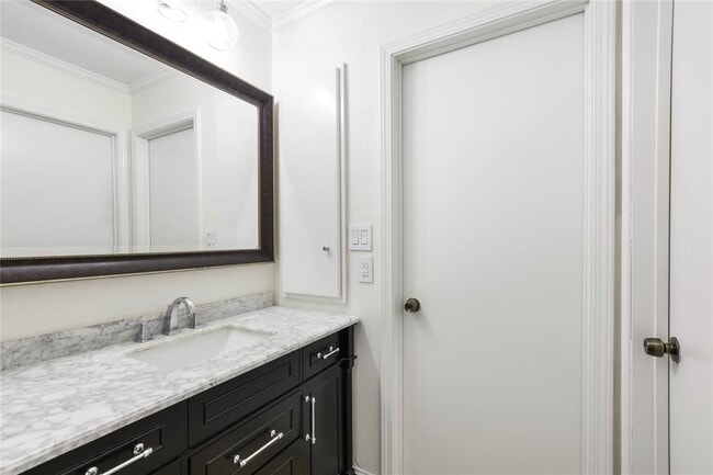 Building Photo - 195 World of Tennis Sq