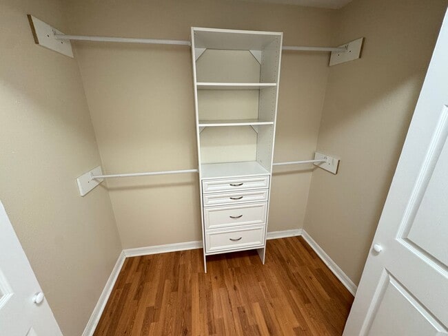 Building Photo - $300 OFF A MONTH OF RENT! Lovely, Spacious 2 Bedroom, 2 Bathroom Home in Sebring!!