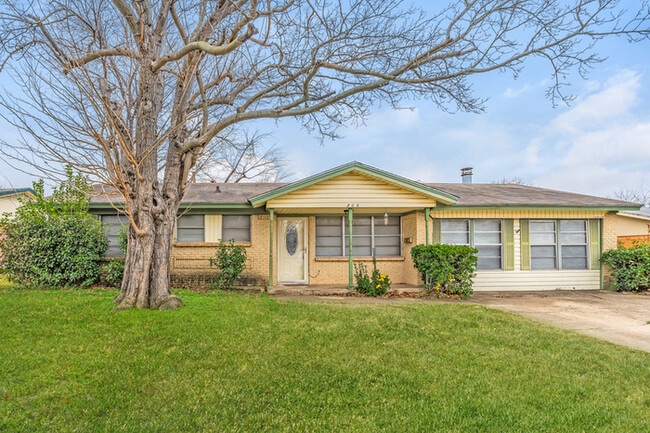 Building Photo - 206 Valencia Dr