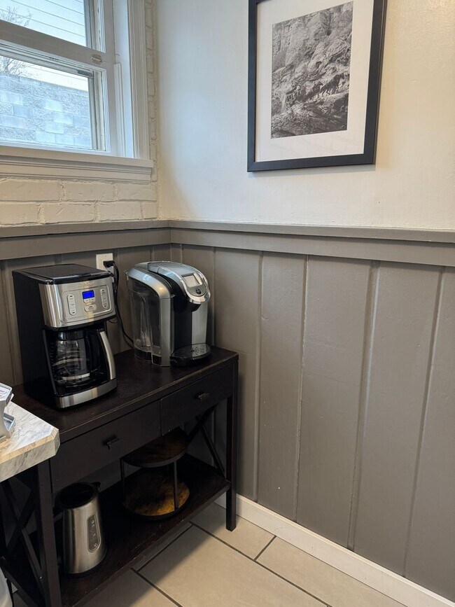 Building Photo - Gorgeous 4-Bedroom Home with Expansive Landscaped Yard & Off-Street Parking – Fully Furnished!