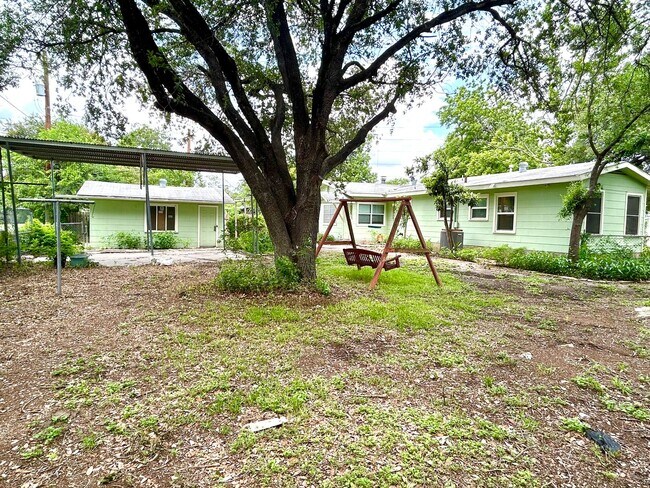 Building Photo - *MOVE IN SPECIAL* Stylishly Renovated Home with Fenced Backyard & Two Living Areas!