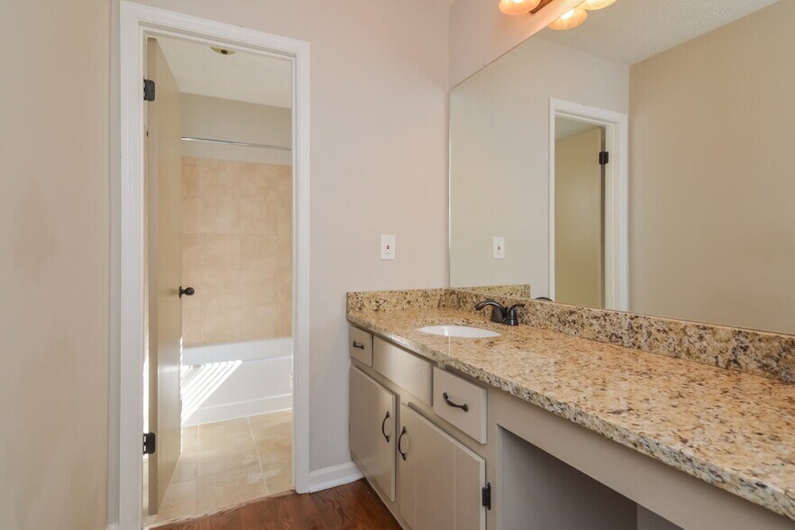 Building Photo - 3747 Willow Wood Way NW