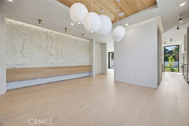 Building Photo - 4827 Stansbury Ave