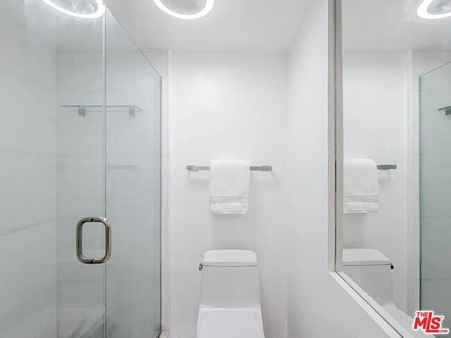 Building Photo - 7062 Hawthorn Ave