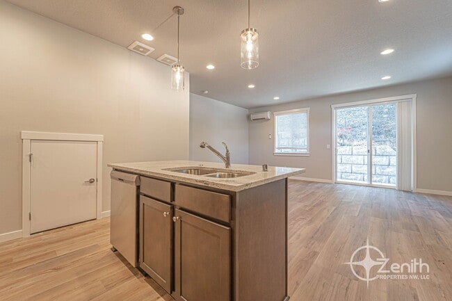 Building Photo - 4916 NE 2nd Ct