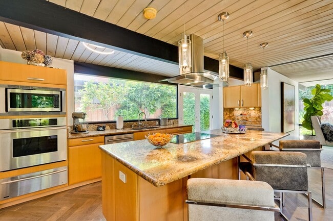 Building Photo - Gorgeous 4 Bed, 2 Bath Eichler in Sunnyvale
