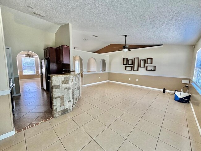 Building Photo - 913 Nancy Ct