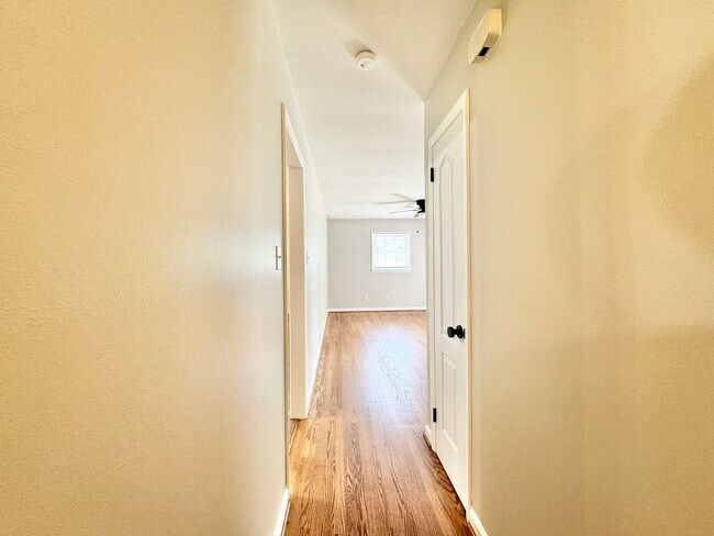 Building Photo - Adorable 3 Bed/2 Bath Off N Holden/Westridge
