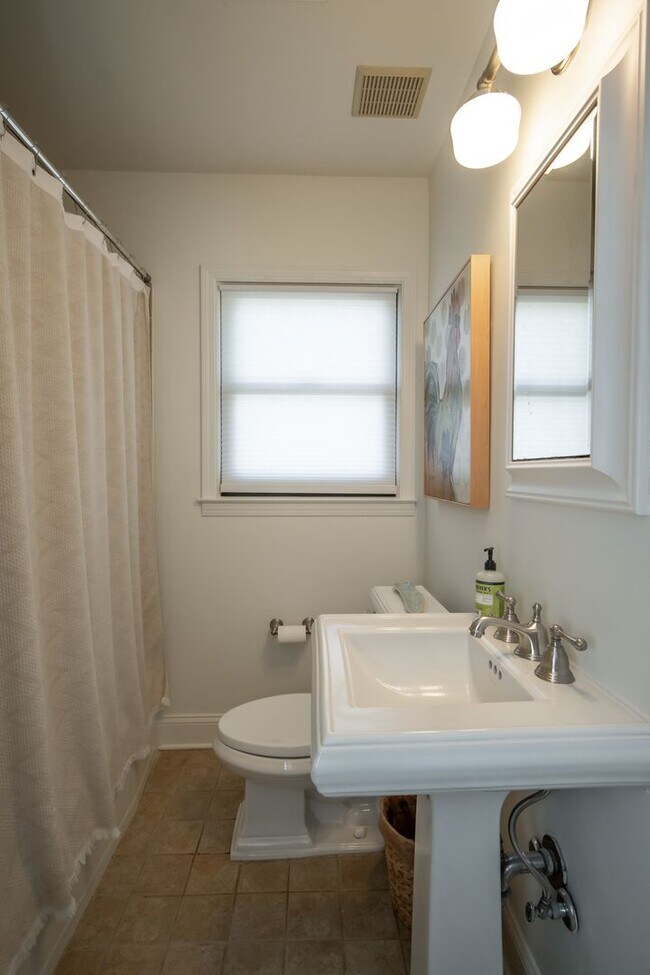 Building Photo - 119 Fortson Cir