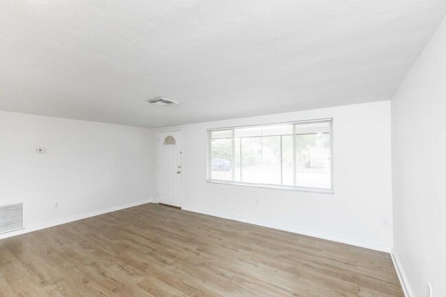 Building Photo - 6149 2nd Ave
