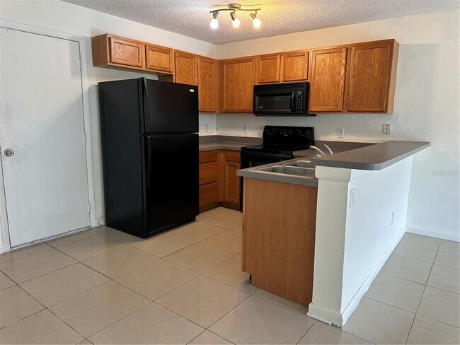 Building Photo - 12640 Somerset Oaks St