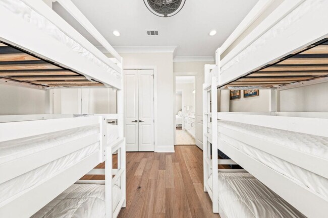 Building Photo - 17 Sunset Key Ct