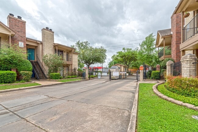 Building Photo - 2121 Hepburn St