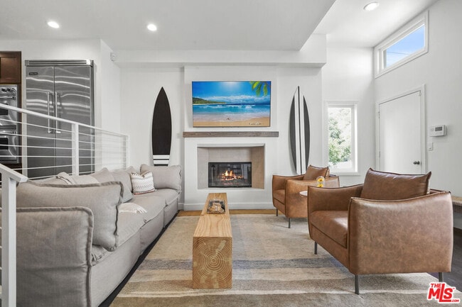 Building Photo - 9842 Portola Dr