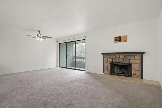 Building Photo - 14120 E Temple Dr