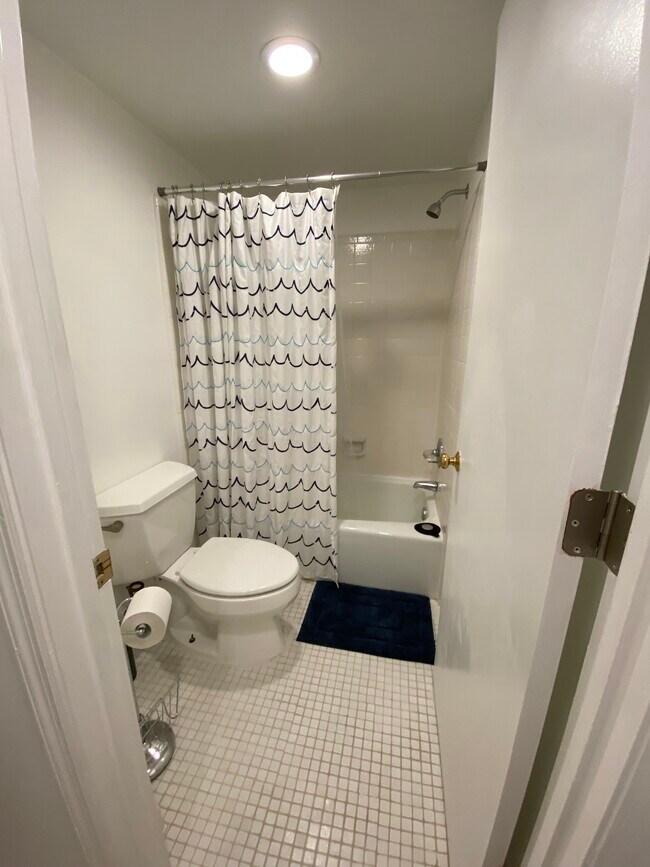 Building Photo - 2675 Acorn Ave NE
