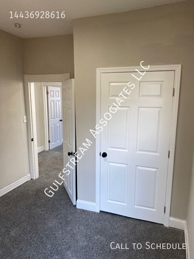 Building Photo - 2824 Parkwood Ave