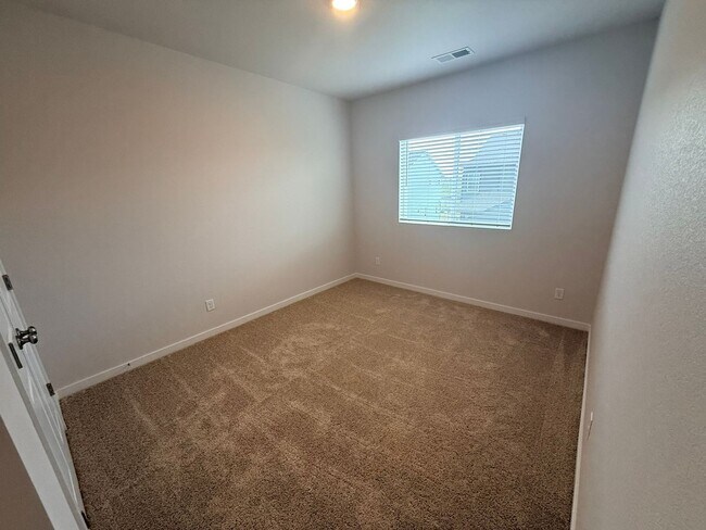 Building Photo - New 2026 3-Bedroom Townhome in Kinston Near HUB
