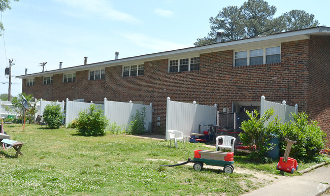 Building Photo - Hilliard Sqaure