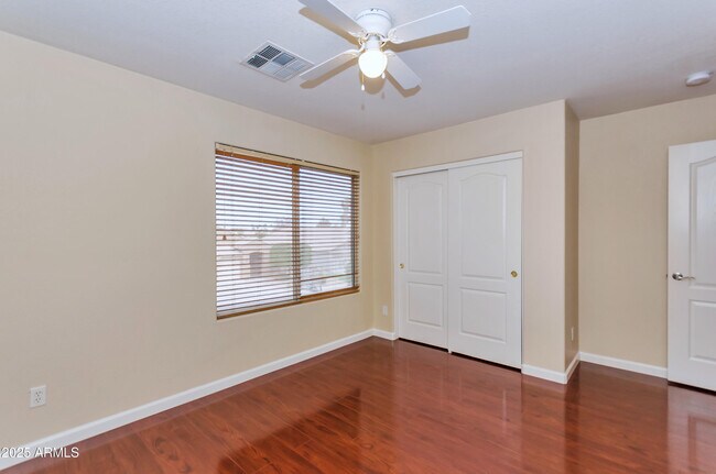Building Photo - 413 W Weatherby Pl
