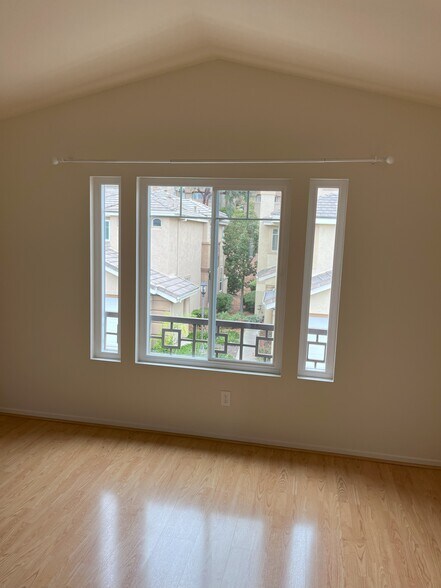 Building Photo - 3636 Ruette de Ville