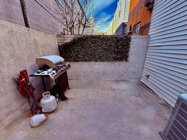 Building Photo - 1226 Snyder Ave