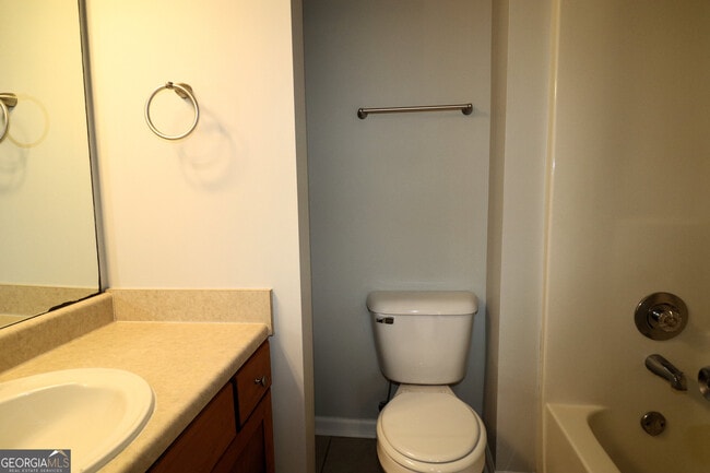 Building Photo - 18 Southwind Dr