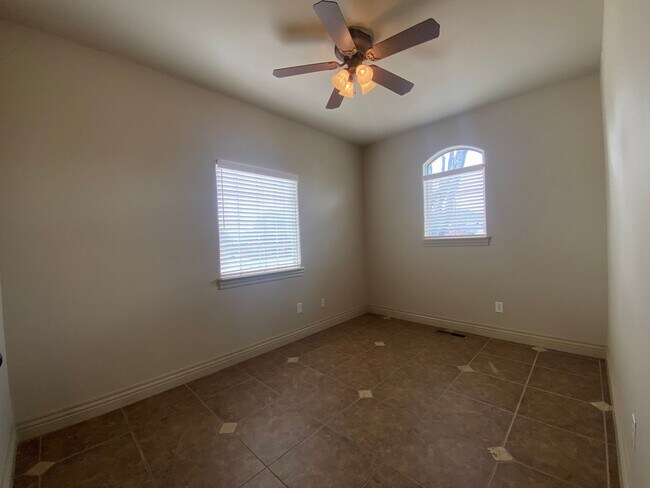 Building Photo - Broken Arrow Schools-Gated Community!