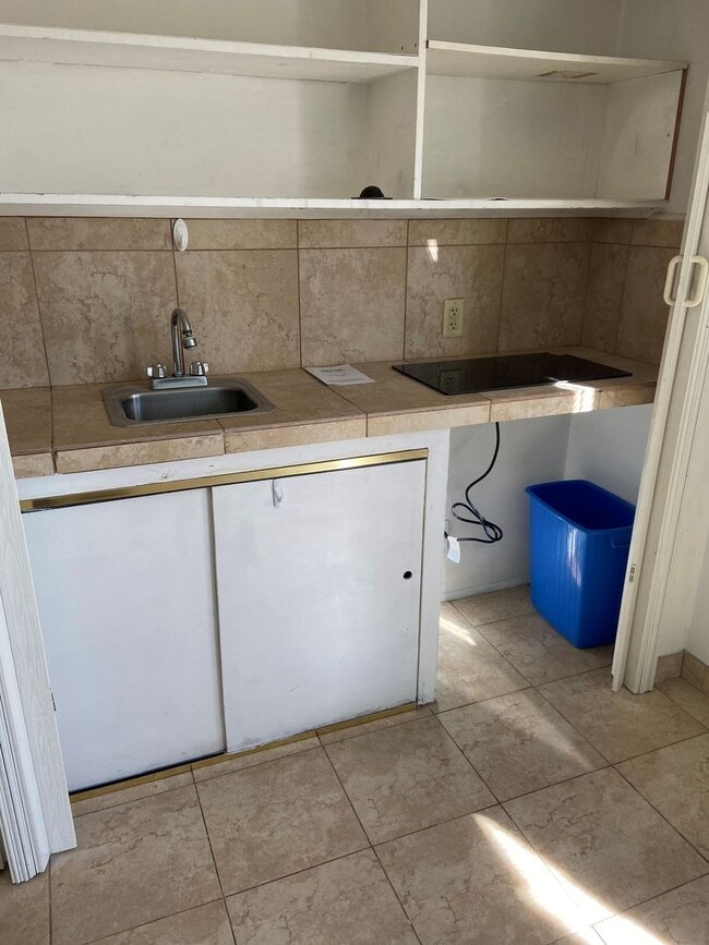 Building Photo - Eastside Studio Apartment for Rent