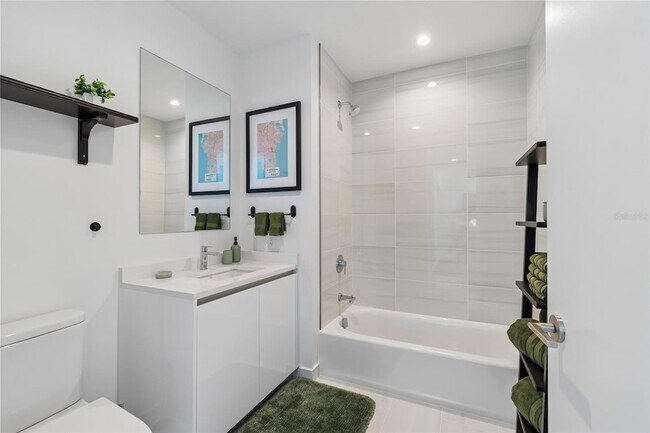 Building Photo - 400 Central Ave