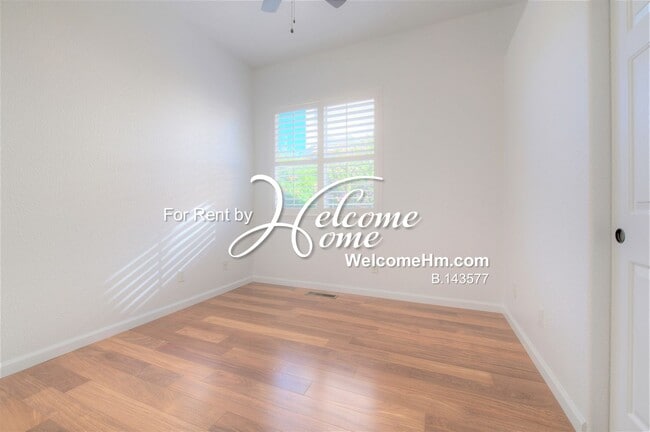 Building Photo - 3125 Roxbury Dr