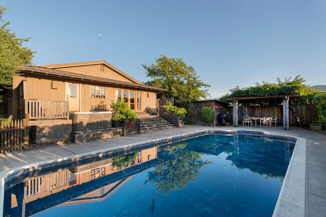 Building Photo - 430 Pratt Ave