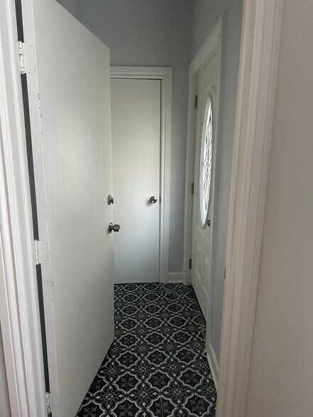 Front entrance - 4415 S Keeler Ave