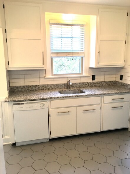 Building Photo - 2628 Traymore Rd