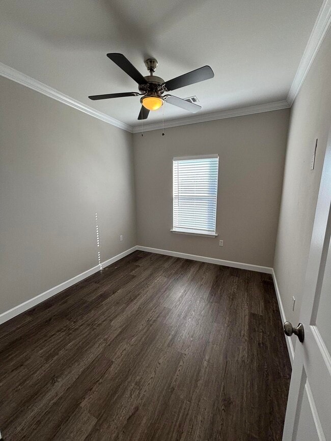 Building Photo - 1824 Stable Ln