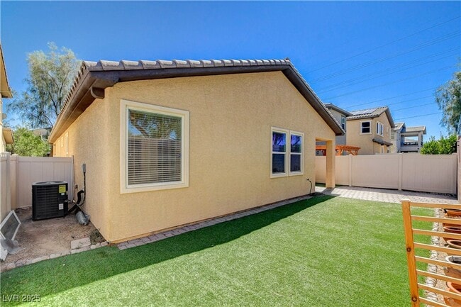 Building Photo - 2104 LeatherBridge Ct
