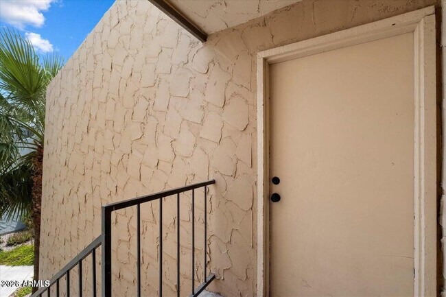 Building Photo - 8055 E Thomas Rd