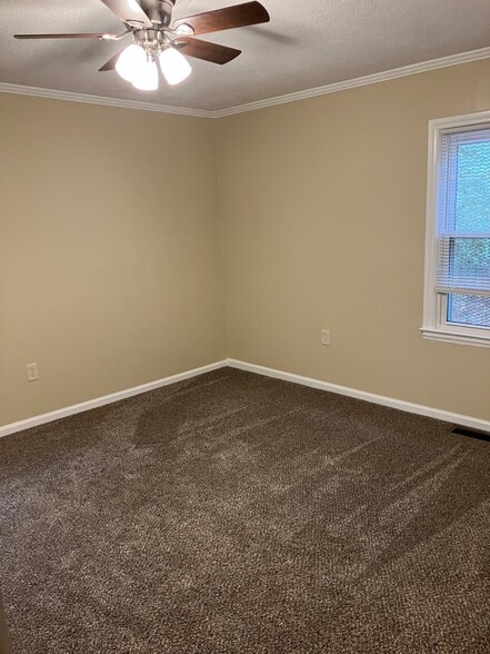 Building Photo - 960 N Pierce Ave